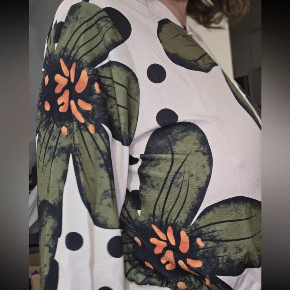 🌻 PLUS Floral Jacket 🌻 - Picture 5 of 7
